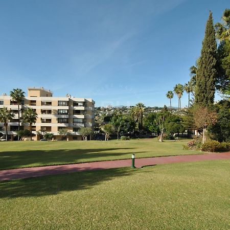 Torres De Aloha 2 Bdr Puerto Banus Apartment Marbella Exterior photo